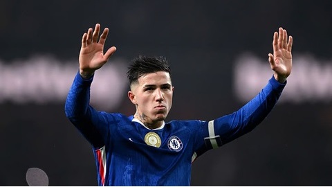 Chelsea vs Man City:  Khác biệt qua cách hành xử với Enzo Fernandez